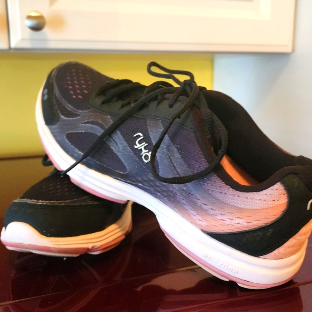 Rykä devo plus 2 / re-zorb / walking Shoes /  women's size 7.5